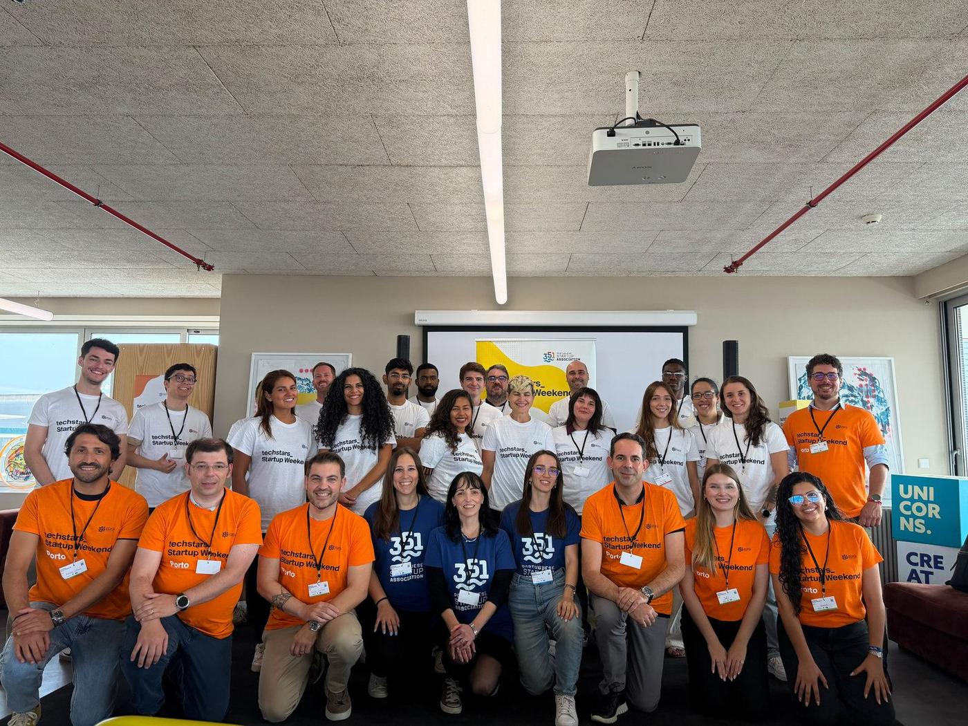 Elio Fernandes with participants, mentors and organisers of Techstars Startup Weekend Porto
